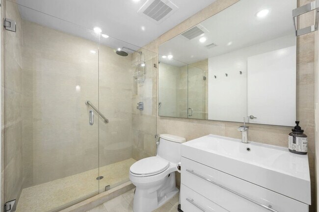 Building Photo - 5000 N Ocean Blvd
