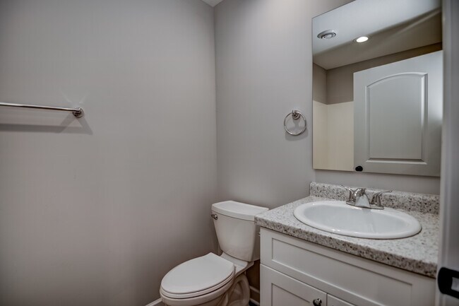 Building Photo - 1594 Gunston Dr