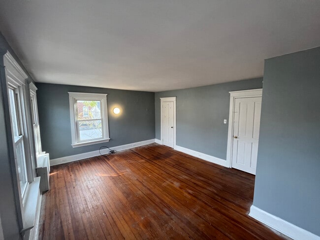 Building Photo - 544 King St