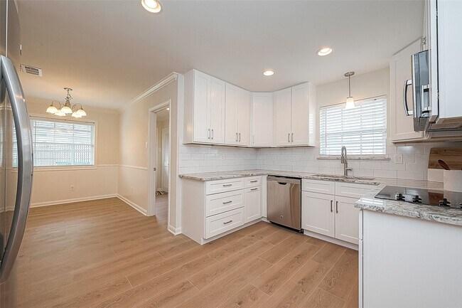 Building Photo - 10306 Bob White Dr