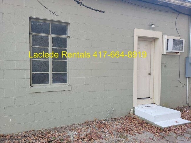 Building Photo - 2 BEDROOM 1 BATHROOM APARTMENT FOR RENT