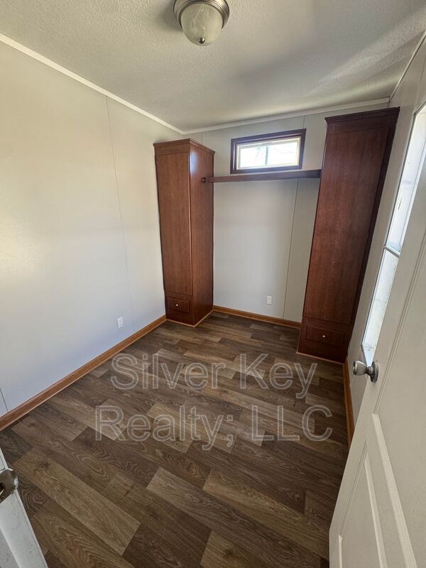 Building Photo - 3000 US-11