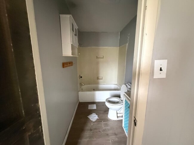 Building Photo - 659 Fisher Hill St