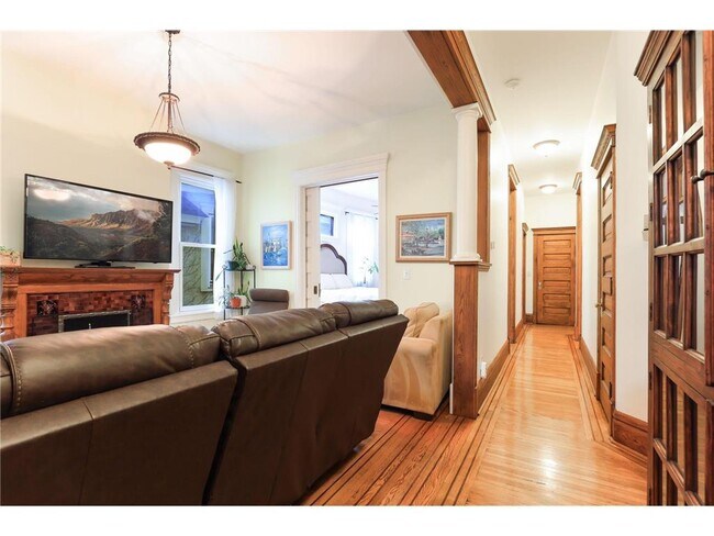 Building Photo - 1520 Elliot Ave S