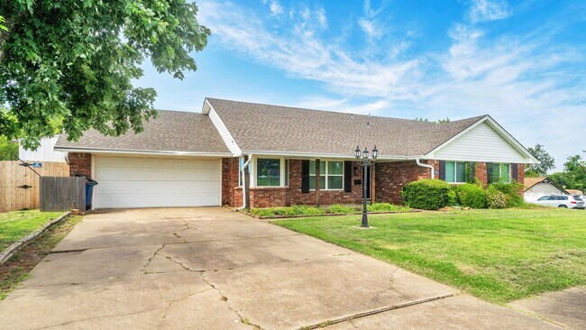 Building Photo - Midtown Tulsa | 3 Bed | 2 Bath |