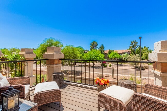 Building Photo - Charming 2-Bedroom Townhome in Scottsdale Racquet Club