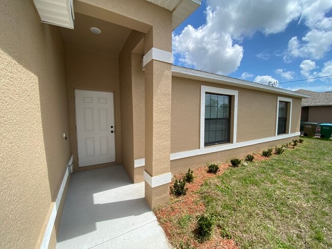 Building Photo - 29 SE 15th Ave