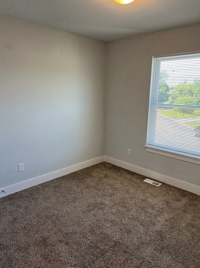 Building Photo - NEW PRICE!!!  Don't miss out.