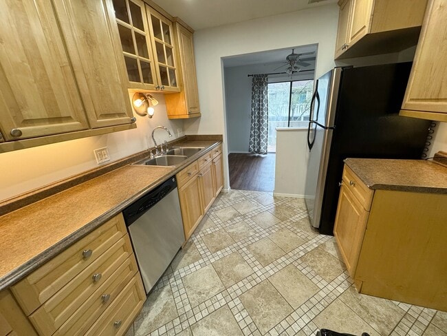 Building Photo - 576 Greystone Ln