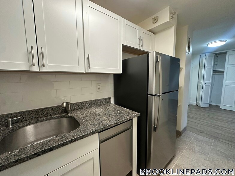 Building Photo - 185 Freeman St