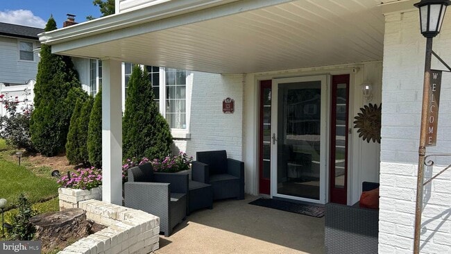 Primary Photo - 121 Kingfield Rd