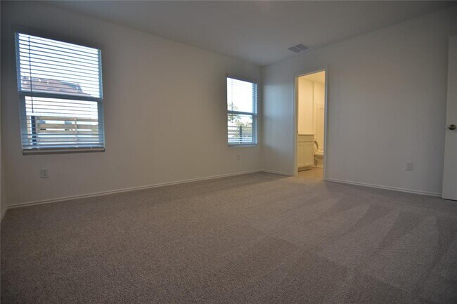 Building Photo - 343 Keefer