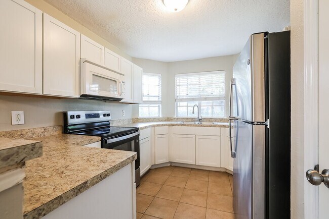 Building Photo - 8215 Eastern Bluebird Dr