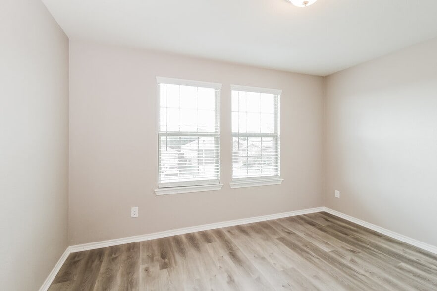 Building Photo - 3616 Doris Dr