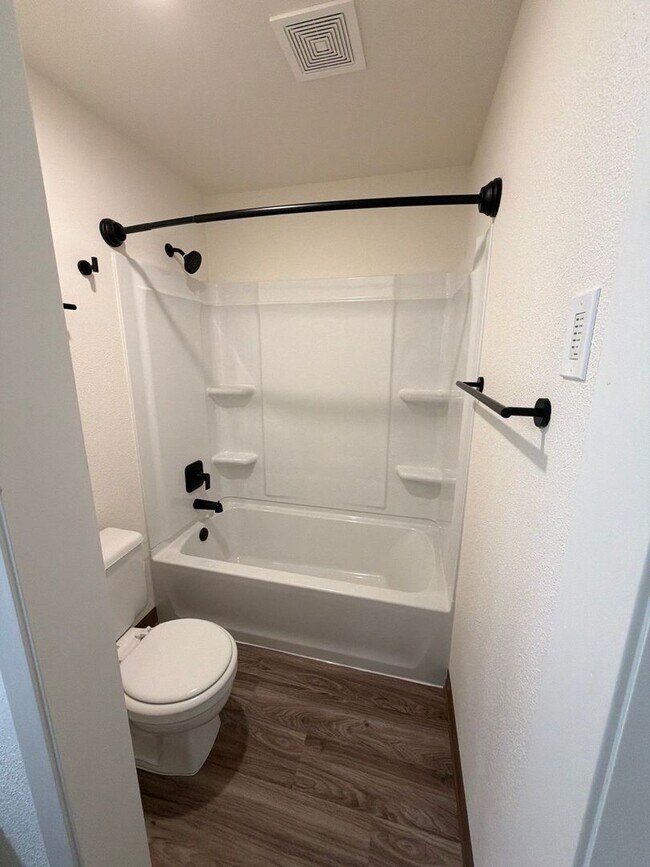 Building Photo - 1040 Lamplite Ln