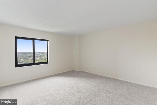 Building Photo - 203 Yoakum Pkwy