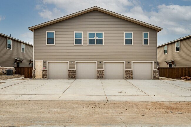 Building Photo - GORGEOUS 3 BEDROOM FOUR PLEX LOCATED IN MI...