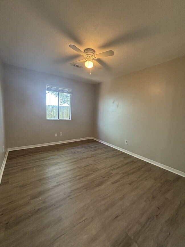 Building Photo - "Charming 2-Bedroom Retreat in Panama City...