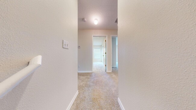 Building Photo - 4 Bedroom /2.5 bath Spacious Home In Sanfo...
