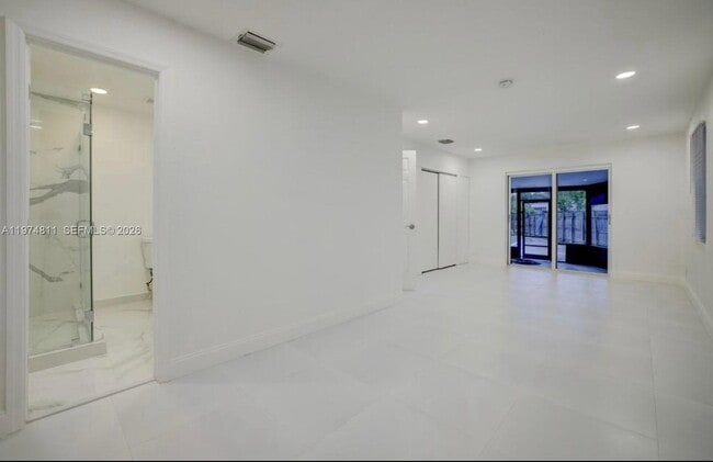 Building Photo - 1101 NW 14th Ct