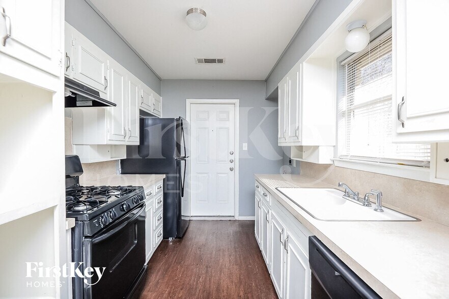 Building Photo - 6709 Alma St