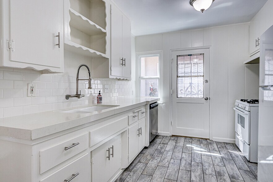 Building Photo - 2312 Grant Ave