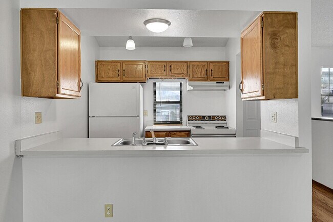 Building Photo - $2,130.95  - $500 OFF First Month's Rent - 3 Bedrooms, 2 Bathrooms Townhouse in Aurora with Washe...