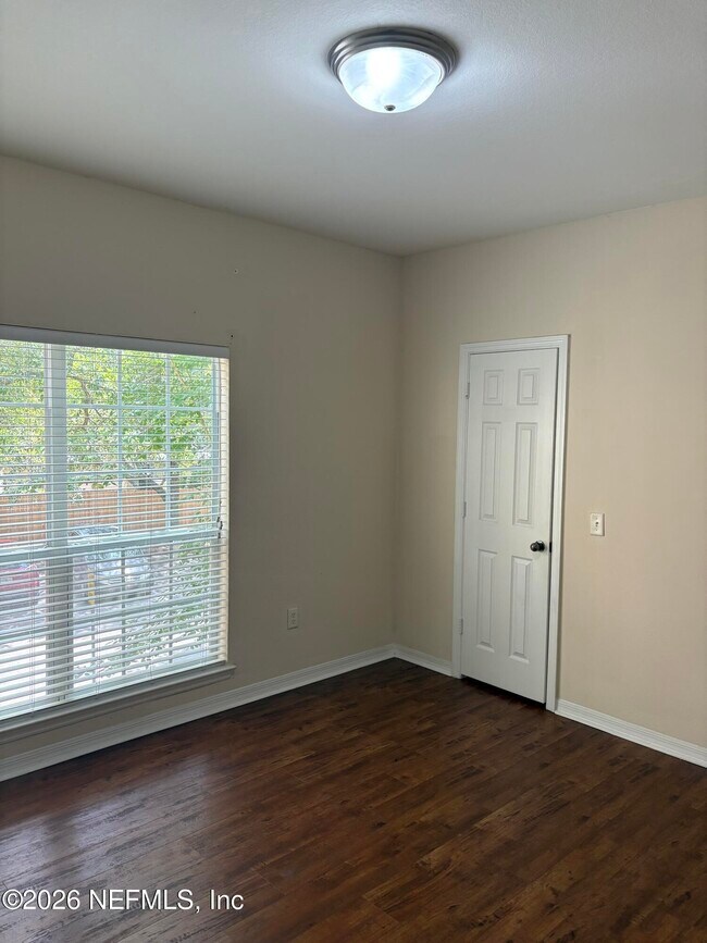 Building Photo - 7800 Point Meadows Dr