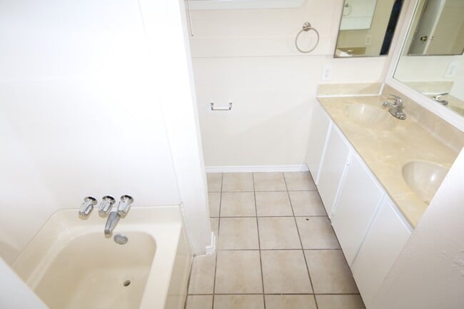 Building Photo - 8619 Parasol Ln