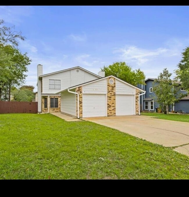 Building Photo - 2102 Kenneth Ave