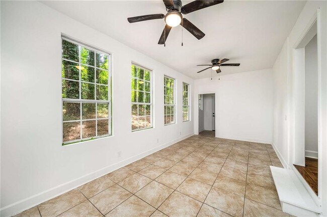 Building Photo - 1774 Laurelwood Dr SW