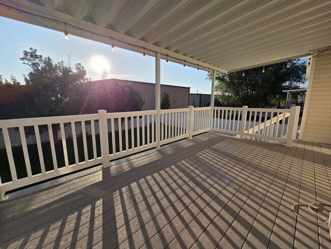 Building Photo - Charming Home in Woods Cross - Ready To Move!