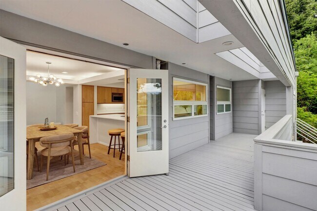 Building Photo - 213 Sea Pines Ln