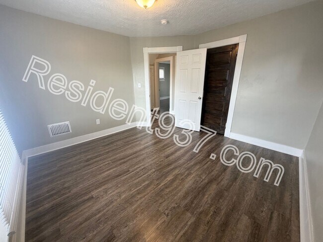 Building Photo - Updated 3 bed 1 bath home!