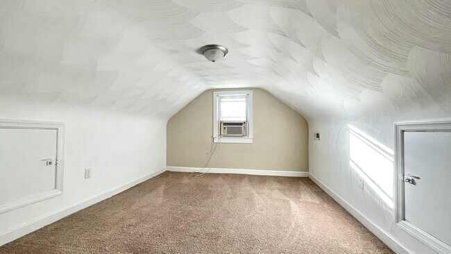 Building Photo - 3912 Davis St