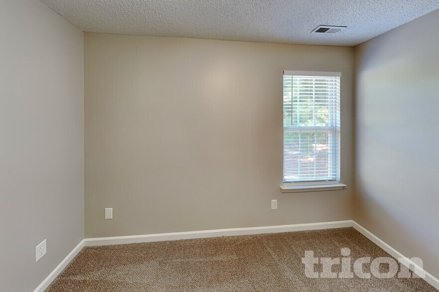 Building Photo - 3912 Farlow Rd