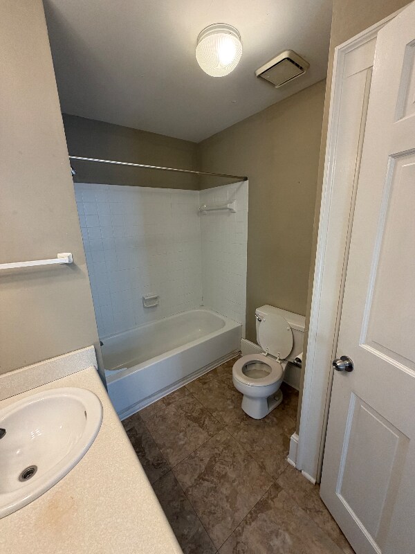 Building Photo - 215 Orange St