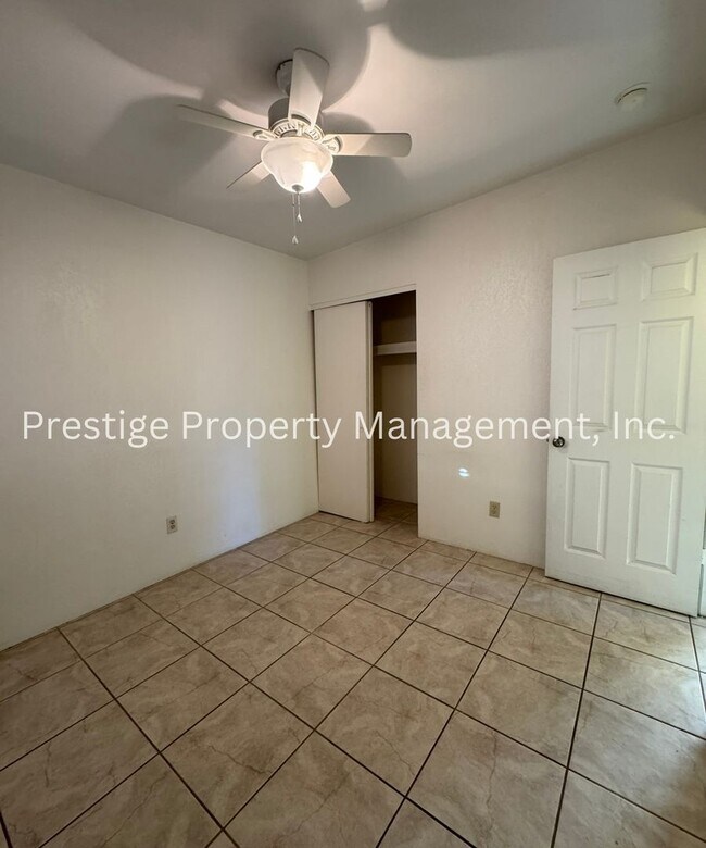 Building Photo - 3bd/2ba home tucked away in Northwest Tucs...