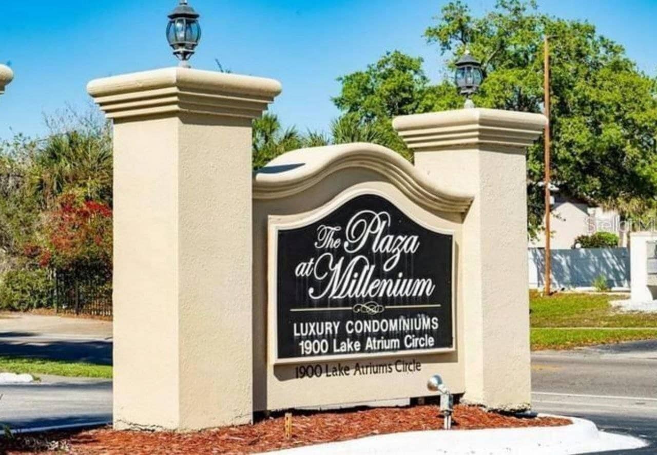 Building Photo - 1964 Lake Atriums Cir