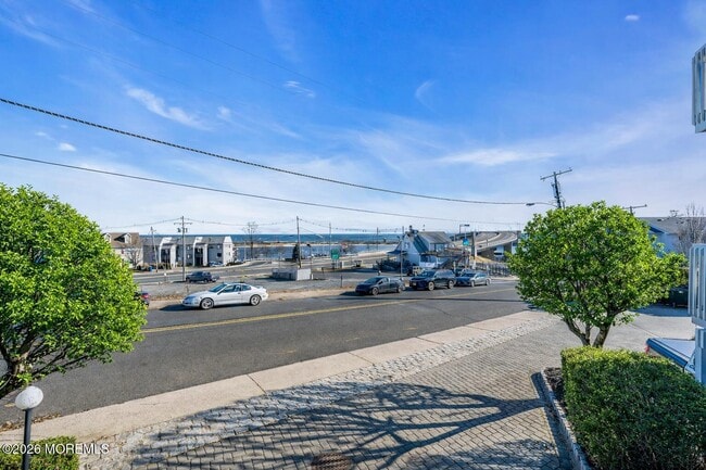 Building Photo - 23 E Mnr Sq