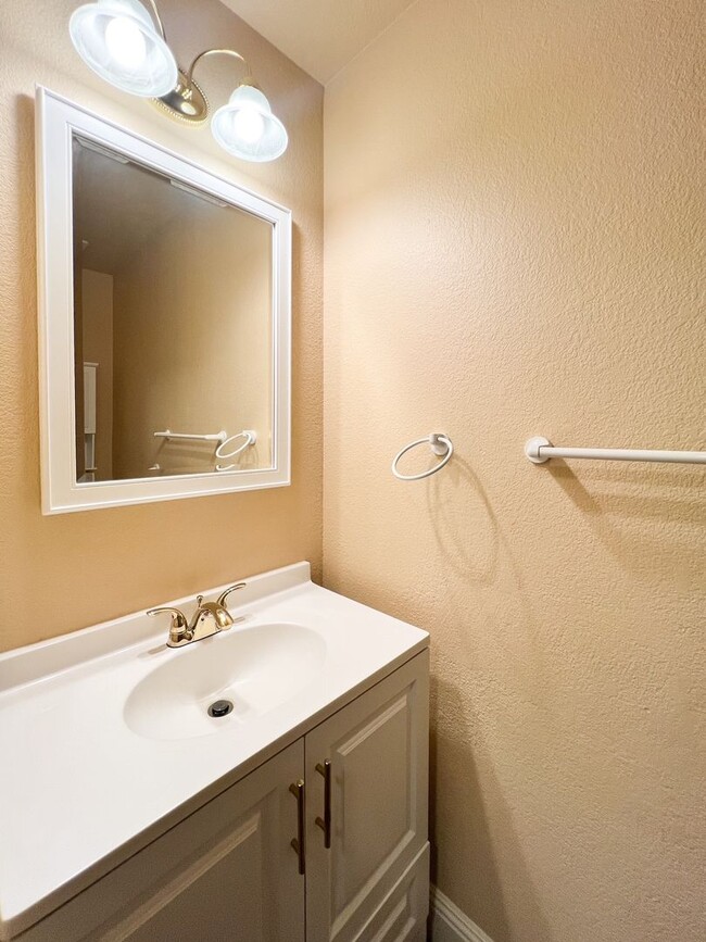 Building Photo - 39 Fountain Grove Cir