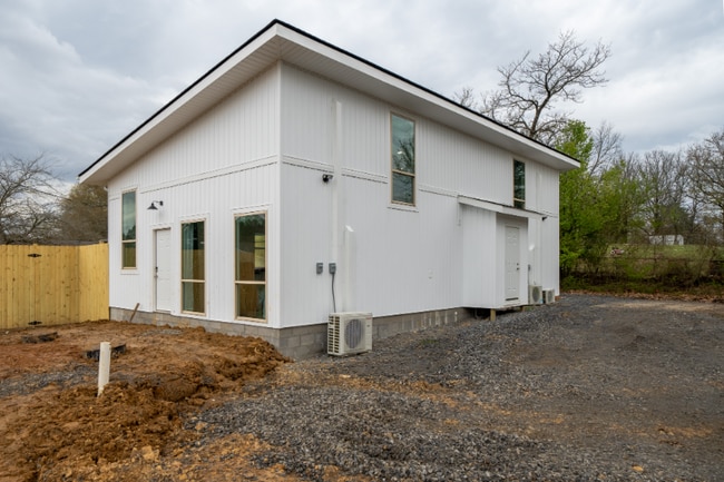 Building Photo - 2 Earl Dr