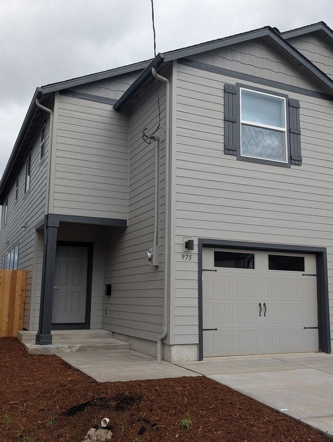 Building Photo - 975 W 27th Ave