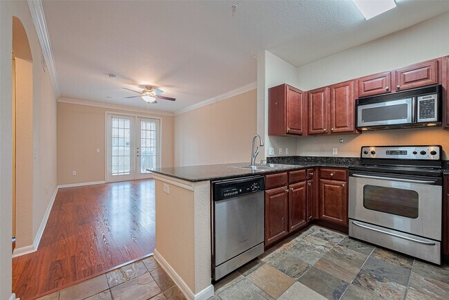 Building Photo - 7575 Kirby Dr
