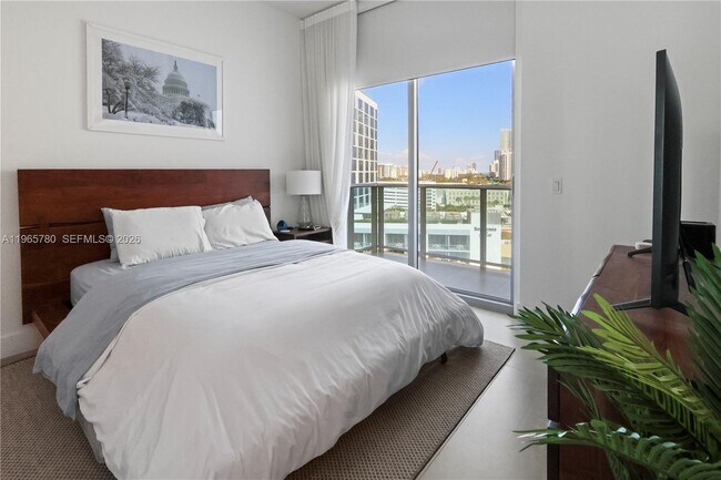 Building Photo - 17550 Collins Ave