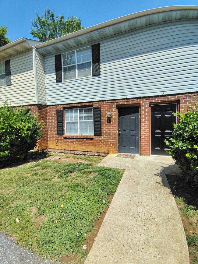 Building Photo - 16 Duiguid Dr