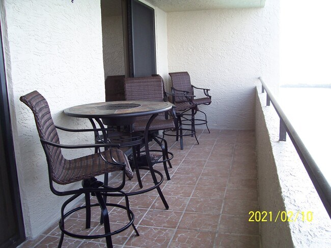 Building Photo - 6035 Sea Ranch Dr