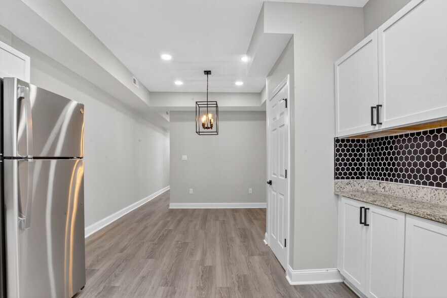 Building Photo - 1106 S Carey St