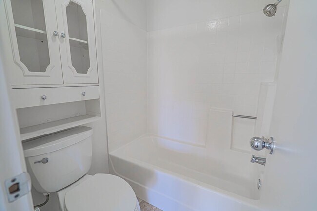 Building Photo - Santa Fe Double Primary Condo in Valencia!