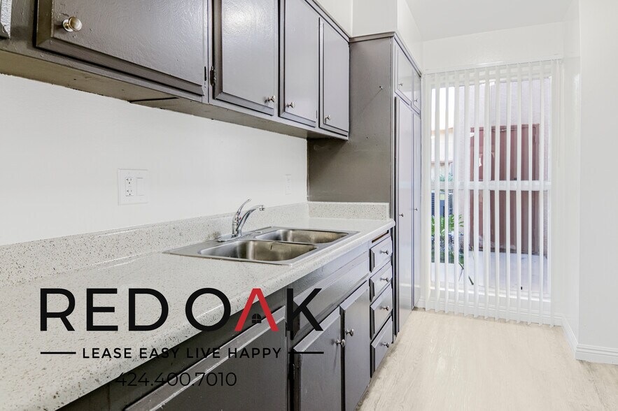 Building Photo - 615 Erie St